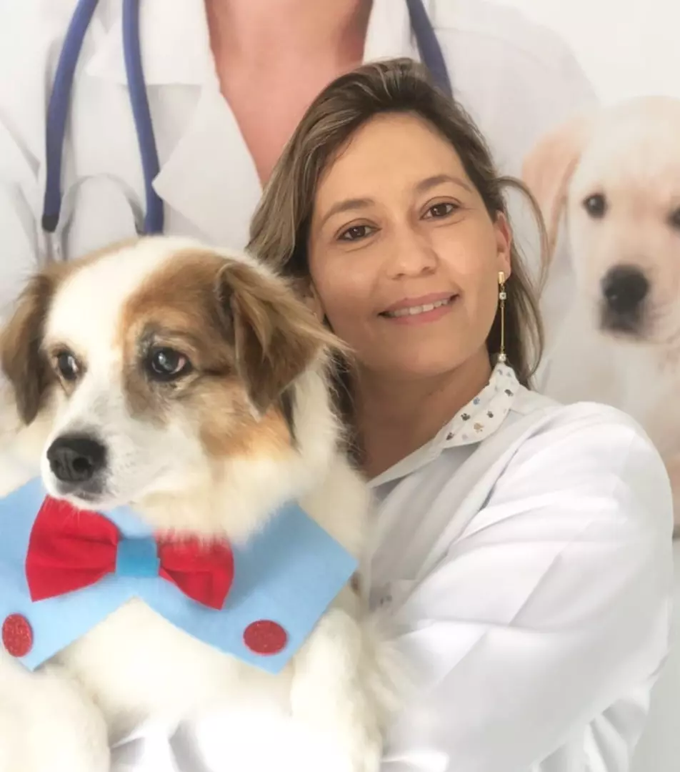 FELIZ ANIVERSÁRIO DRA.  CRIS SANTATERRA, DA CLÍNICA VETERINÁRIA DOTTOR DOG DE CAMPINAS-SP